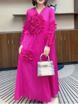 丸いネックデザインのエレガントなプリーツ長スカート、3次元のフリル花装飾を特徴として、ポリエステル製のAラインカットで腹を隠す、すべてのシーズンに適しています。