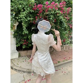 エレガントな新しい中国風チェンサムドレス、リボン付き - シュガーケーキスカートデザイン、半袖、マンダリンカラー、夏の女性ファッション、白色に黒い花柄