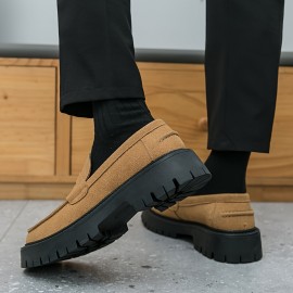 メンズビンテージカジュアルローファー - ルバーソール付きミクロファイバースリップオンシューズ。ラウンドトゥ、ロートップデザインで、日常外出着用に適しています。ビジネスカジュアルスタイルで、快適性と耐久性を兼ね備えています。