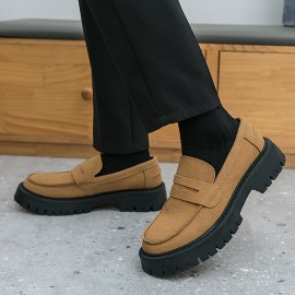 メンズビンテージカジュアルローファー - ルバーソール付きミクロファイバースリップオンシューズ。ラウンドトゥ、ロートップデザインで、日常外出着用に適しています。ビジネスカジュアルスタイルで、快適性と耐久性を兼ね備えています。