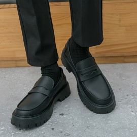 メンズビンテージカジュアルローファー - ルバーソール付きミクロファイバースリップオンシューズ。ラウンドトゥ、ロートップデザインで、日常外出着用に適しています。ビジネスカジュアルスタイルで、快適性と耐久性を兼ね備えています。