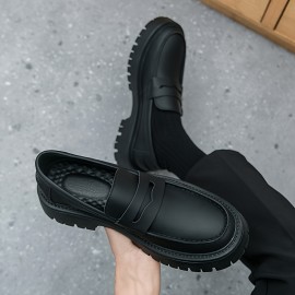 メンズビンテージカジュアルローファー - ルバーソール付きミクロファイバースリップオンシューズ。ラウンドトゥ、ロートップデザインで、日常外出着用に適しています。ビジネスカジュアルスタイルで、快適性と耐久性を兼ね備えています。