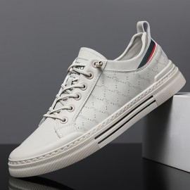 スタイリッシュなメンズカジュアル＆ビジネススニーカー - レースアップクロージャー、ホワイトにレッドアクセント、オールシーズン快適なカジュアルウェア