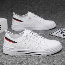 スタイリッシュなメンズカジュアル＆ビジネススニーカー - レースアップクロージャー、ホワイトにレッドアクセント、オールシーズン快適なカジュアルウェア