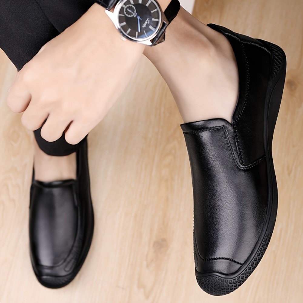 メンズ スリッポン ローファー - 本革アッパー＆ラバーソール、夏用通気性ロートップカジュアルビジネスシューズ、快適なラウンドトゥデザイン、オフィス＆セミフォーマルウェアに簡単スリップオンスタイル、耐久性のあるトラクションフットウェア、ドレッシーシューズ