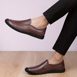 メンズ スリッポン ローファー - 本革アッパー＆ラバーソール、夏用通気性ロートップカジュアルビジネスシューズ、快適なラウンドトゥデザイン、オフィス＆セミフォーマルウェアに簡単スリップオンスタイル、耐久性のあるトラクションフットウェア、ドレッシーシューズ
