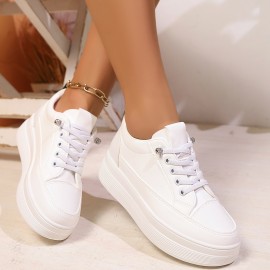 女性用ホワイトプラットフォームスニーカー - 軽量、高さを引き立てるロートップ、ラウンドトゥ＆レースアップデザイン、フェイクカバーアッパー＆PUソール、快適なオールシーズンカジュアルシューズ、カジュアルアティアシューズ | ファッションスニーカー | 生地裏地のスニーカー