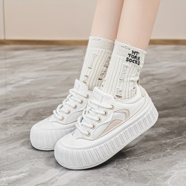 レディース チャンキープラットフォームスニーカー - 通気性のあるロートップ レースアップ カジュアルシューズ、丸いつま先とホワイト＆ブラウン コントラストデザイン、夏用快適な超微細繊維アッパー＆耐久性ゴムソール、ファブリックライニング