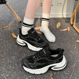 女性用チャンキープラットフォームダッドスニーカー - ホワイト＆パープルのロートップレースアップシューズ、通気性ファブリックアッパー、クッション付きゴムソール＆グリッターアクセントでオールシーズンのカジュアルウェアに