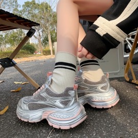 女性用チャンキープラットフォームダッドスニーカー - ホワイト＆パープルのロートップレースアップシューズ、通気性ファブリックアッパー、クッション付きゴムソール＆グリッターアクセントでオールシーズンのカジュアルウェアに