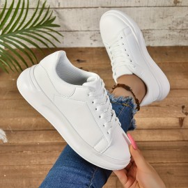女性用のプラットフォームスケートシューズ、おしゃれなソフトソールのロートップスポーツシューズ、オールマッチのアウトドアスニーカー