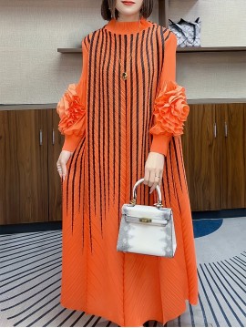 エレガントなオレンジストライプのマキシドレス（女性用）- スリミング長袖、フリルディテール、ポリエステル、洗濯機可、ラウンドネック - シックな中東スタイル、カジュアルエレガンス|シックなマキシドレス|複雑なデザイン