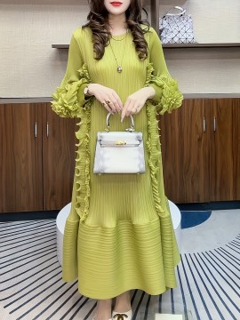 女性向けの三宅一生プレートドレス、ユニークなマテュースタイルと3次元の花のデザイン、ウエストシンキングデザインでスリーミング効果、ドレープフィール、ヨーロッパとアメリカのスタイルで長い。