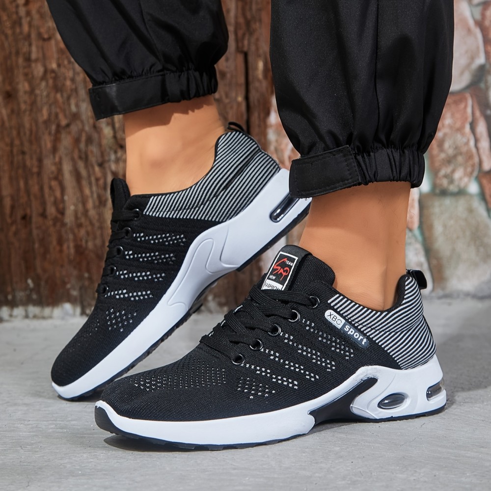 アウトドアウォーキングやジムトレーニングに適した無地のレースアップランニングシューズ、四季通用で通気性があり快適なメンズスポーツシューズ、滑り止めで快適なローファー、カジュアルで多機能な通気性のあるメンズカジュアルシューズ、滑りにくく耐久性のあるランニングシューズ、メンズ通気性ニットランニングスポーツシューズ